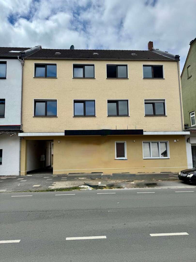 Renovierte 2-Zimmer-Wohnung mit Einbauküche und modernem Badezimmer