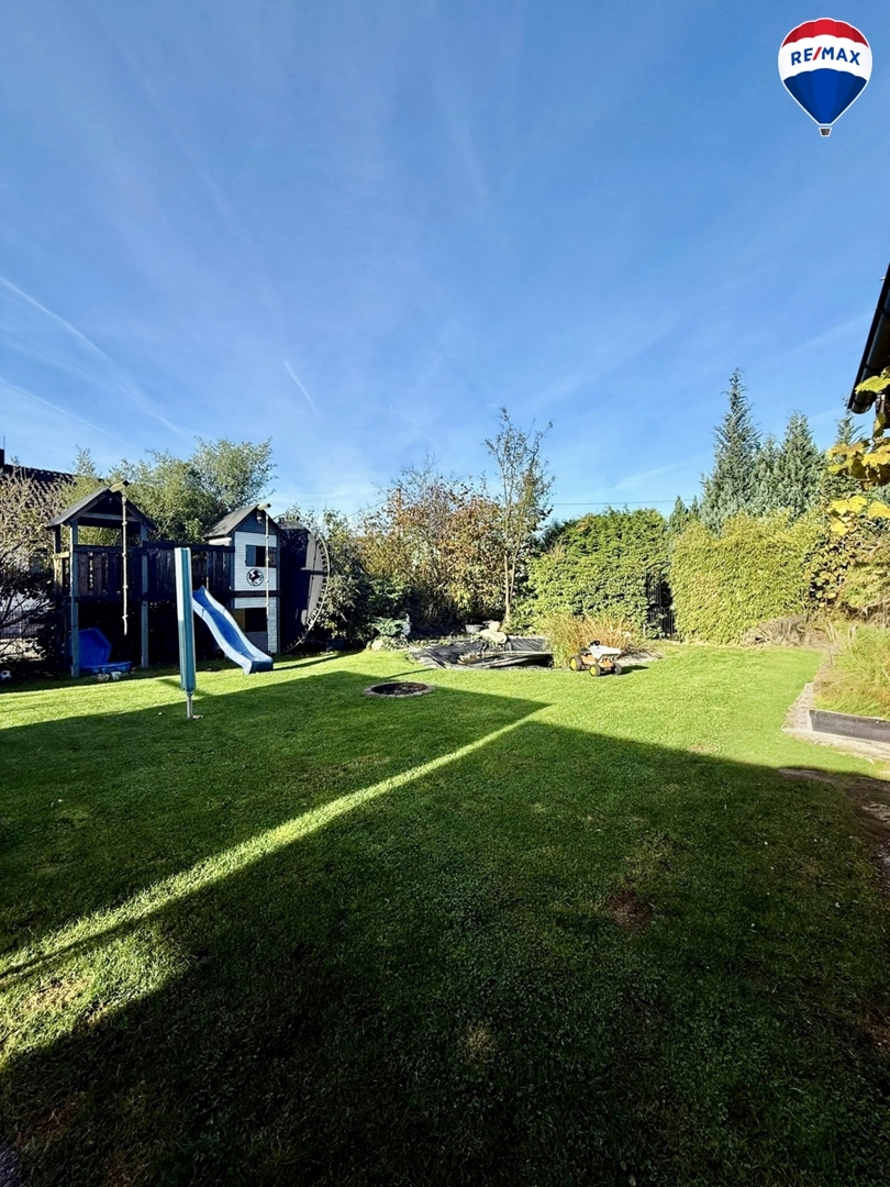 Freistehender Bungalow mit großem Garten, Wintergarten & PV-Anlage