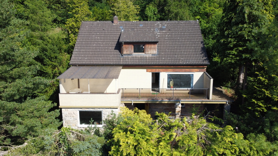 Einfamilienhaus mit großem Grundstück und unverbaubaren Blick. Keine Käuferprovision!