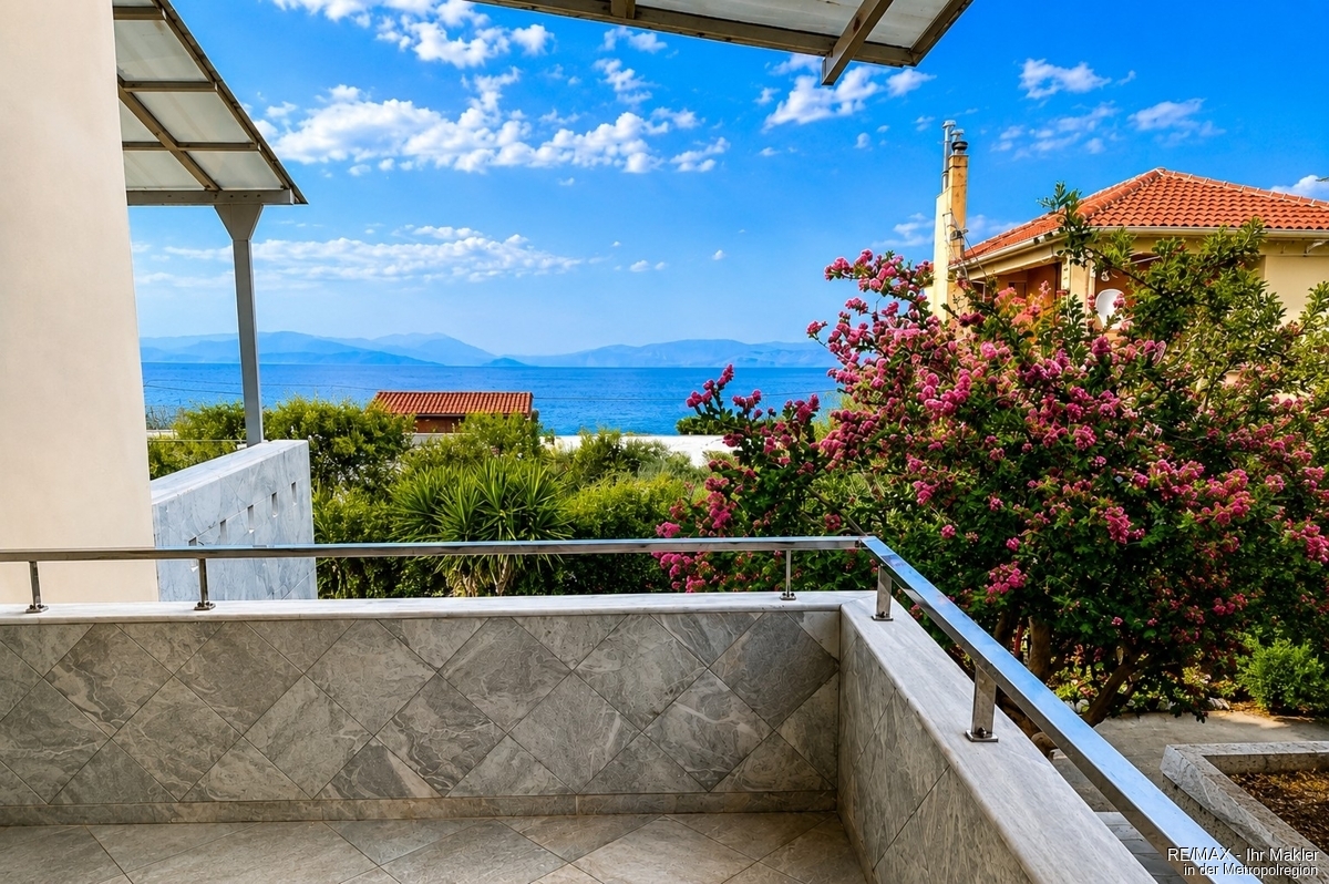 Moderne Luxus-Strandvilla am Golf von Korinth