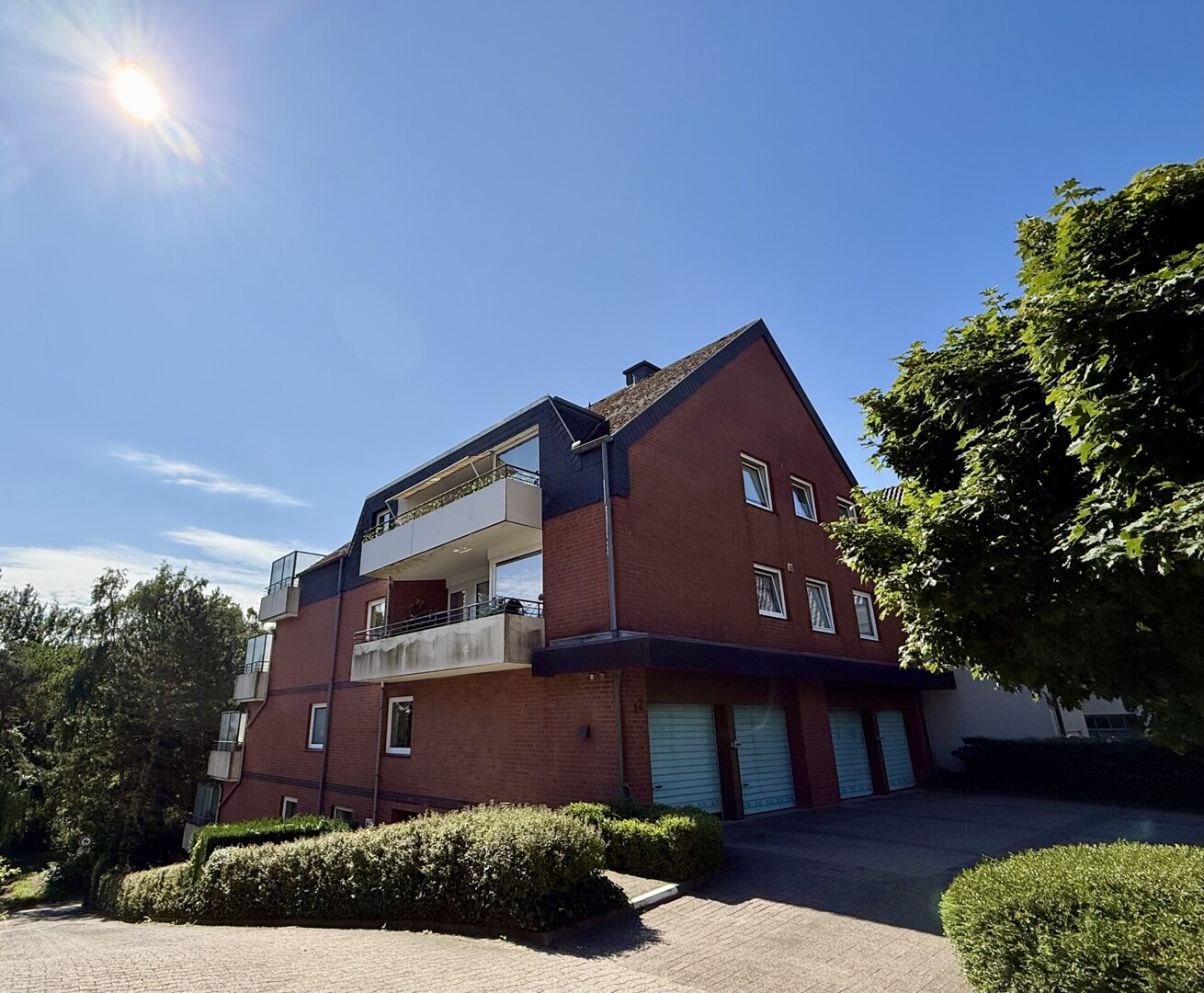 Modernisierte 2,5-Zimmer-Wohnung mit Balkon & Stellplatz in Bad Schwartau