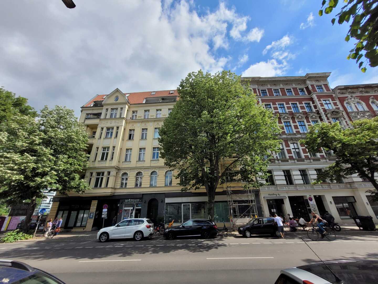 Traumwohnung mit Dachterrasse mitten im Kreuzberger Kiez und unweit des Spreeufers.