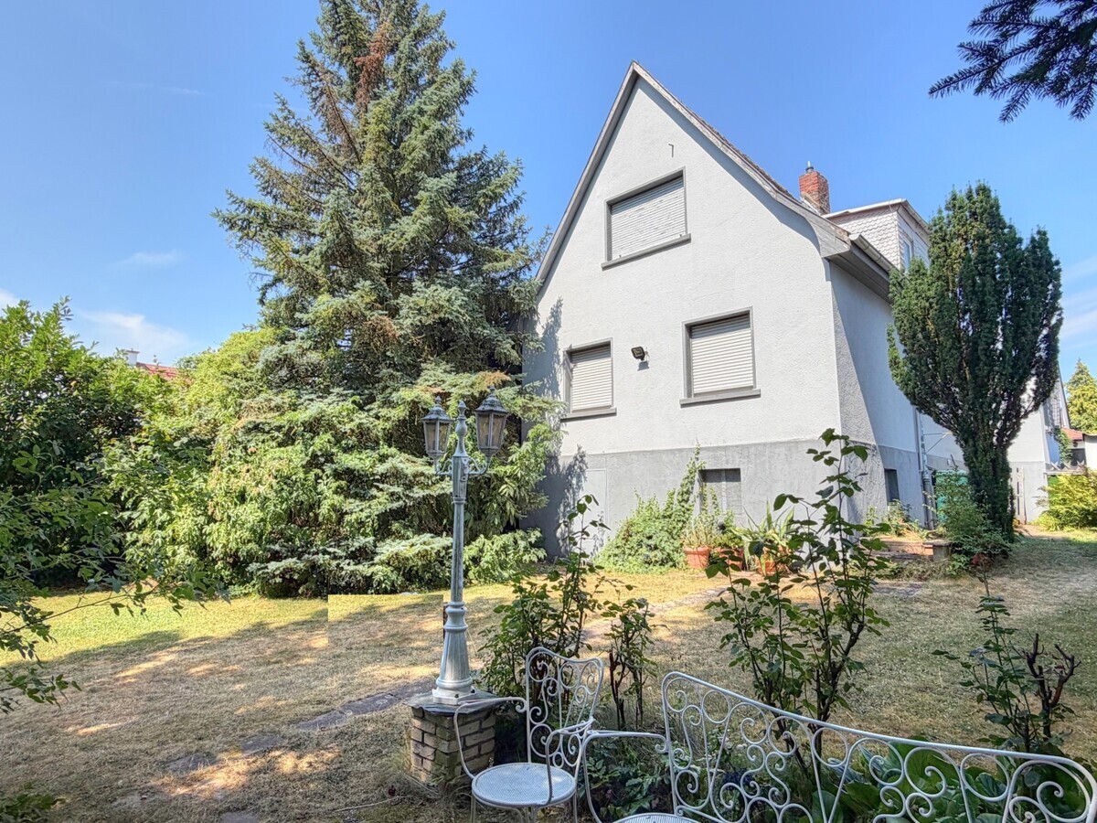 Einfamilienhaus auf schönem Grundstück