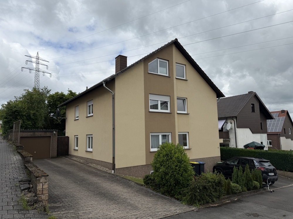 Püttlingen-Köllerbach: Attraktives 3-Familienhaus mit Garten, 2 Garagen und Stellplatz in guter Lage