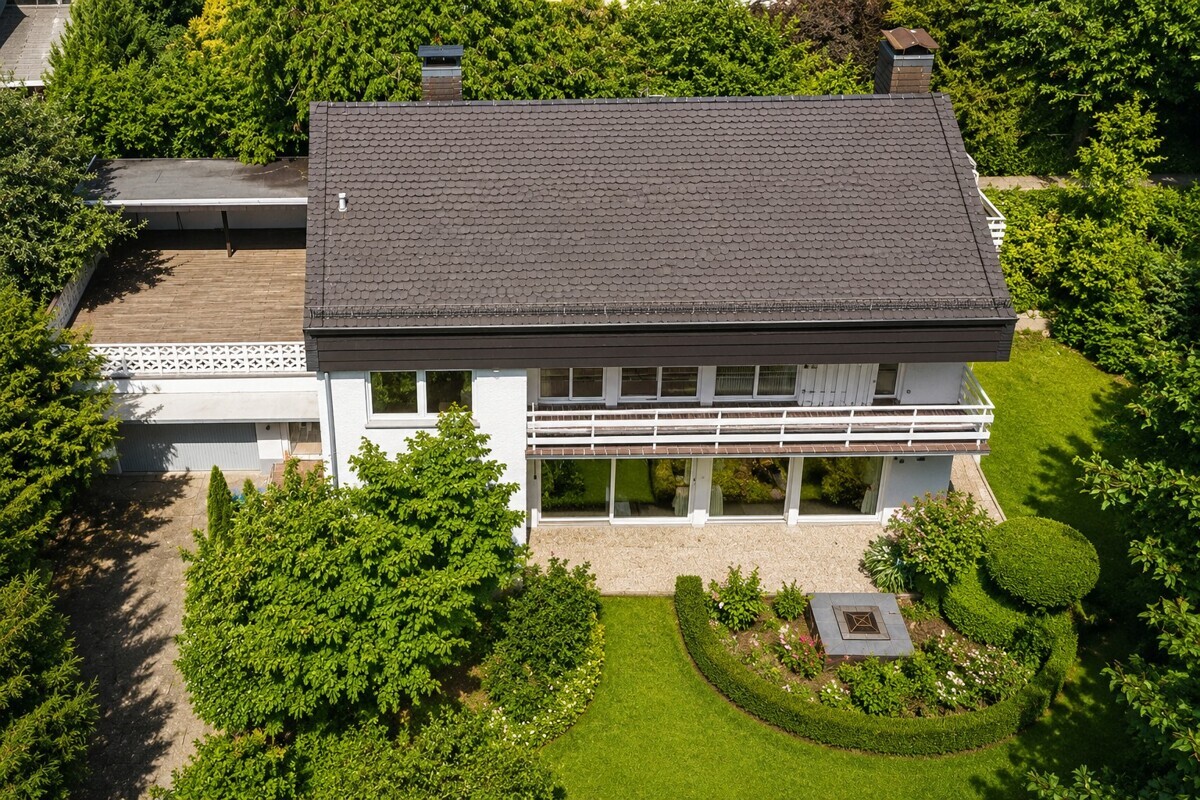Großes Familienhaus am Sonnenhang mit Doppelgarage