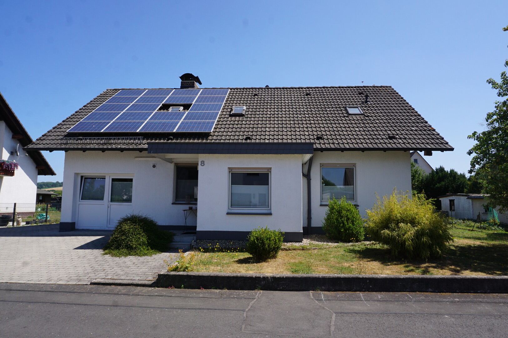 Attraktives Einfamilienhaus in zentraler, ruhiger Lage von Felsberg. Keine Käuferprovision!