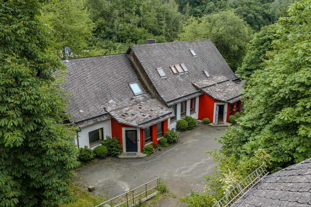 ++ KRAG Immobilien ++ Naturareal mit Werkstatt, Spiel- und Freizeitflächen für aktive Köpfe ++