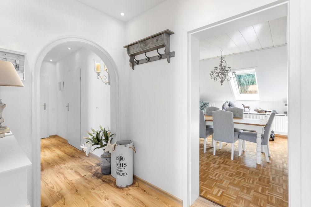 Provisionsfrei: Modernisierte 3-Zimmer-Eigentumswohnung mit großer Loggia in der Wedemark