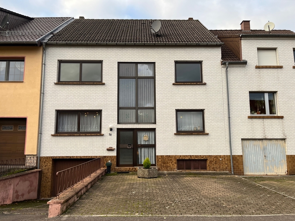 Gepflegtes Reihenmittelhaus in ruhiger Lage von Lauterbach