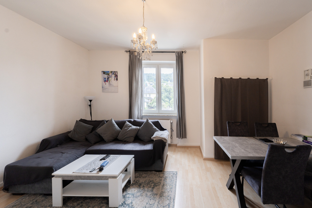 3-Zimmer-Altbauwohnung mit Balkon und Rheinblick im 3.OG