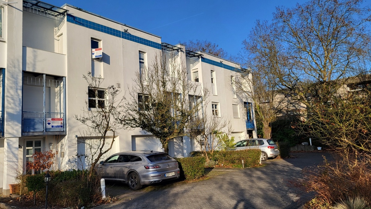 RMH mit Garage, 2 Balkonen, Garten und Terrasse