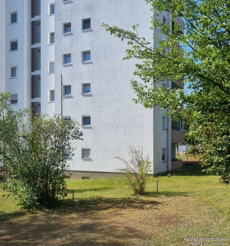Ideal für Paare: Schicke Wohnung 3,5 Zimmer im Erdgeschoss mit Balkon und Tiefgaragenplatz!
