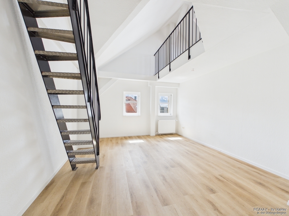 Vollvermietete 5‑Zimmer‑Altbauwohnung – stabile WG‑Vermietung, Rendite rund 5 %