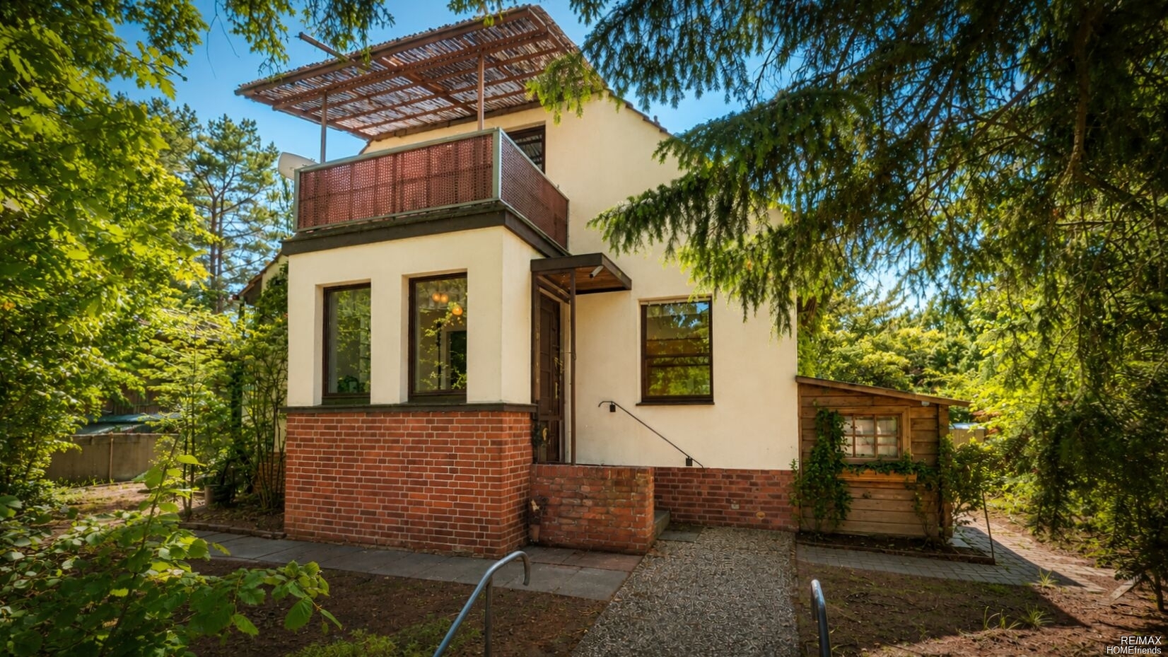 Einfamilienhaus mit Garten-Oase in Berlin-Hermsdorf | Keller, Doppelgarage und viel Platz für die ganze Familie