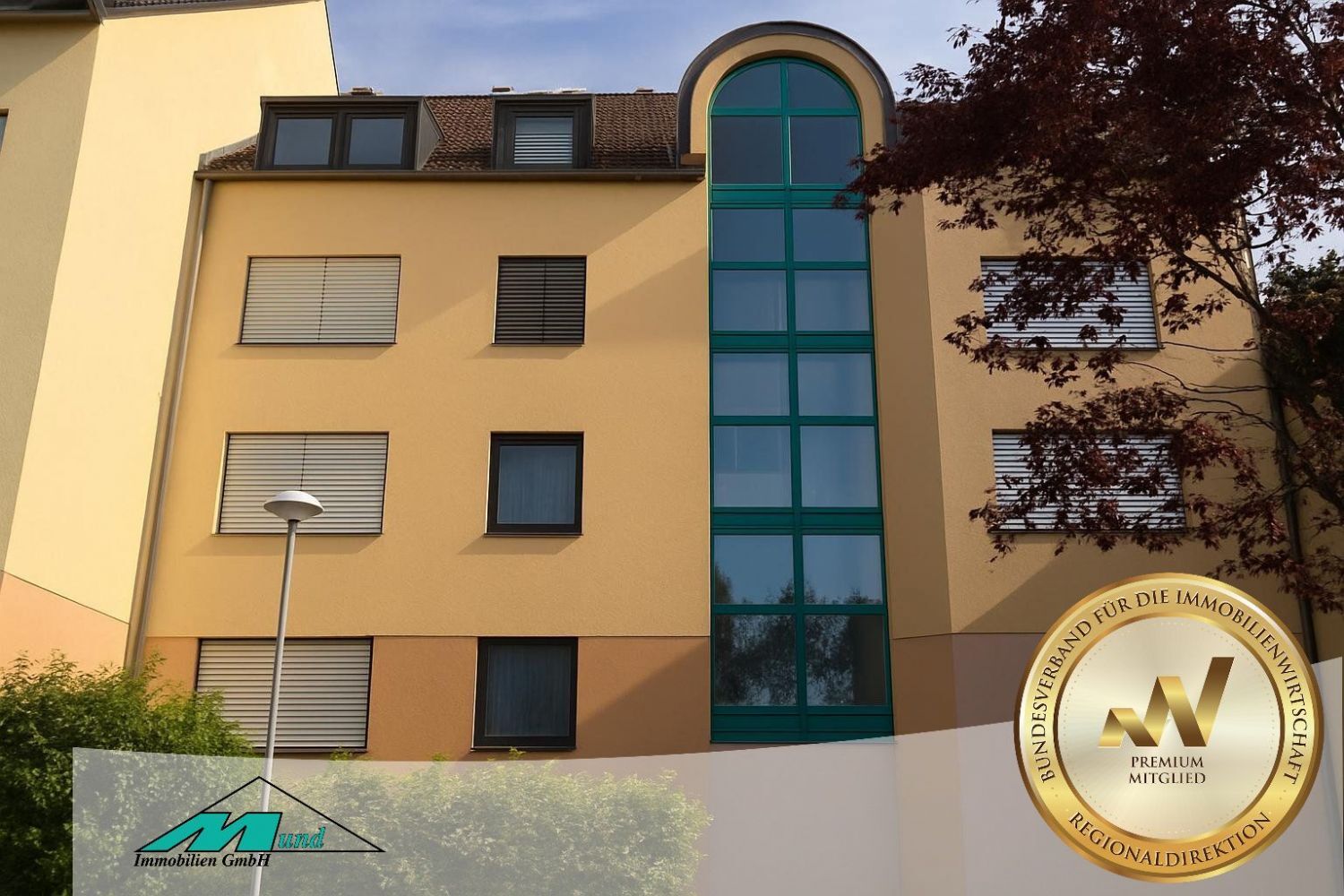 sofort beziehbare 2 Zimmer Wohnung neu renoviert inkl. Aufzug Balkon und Garage