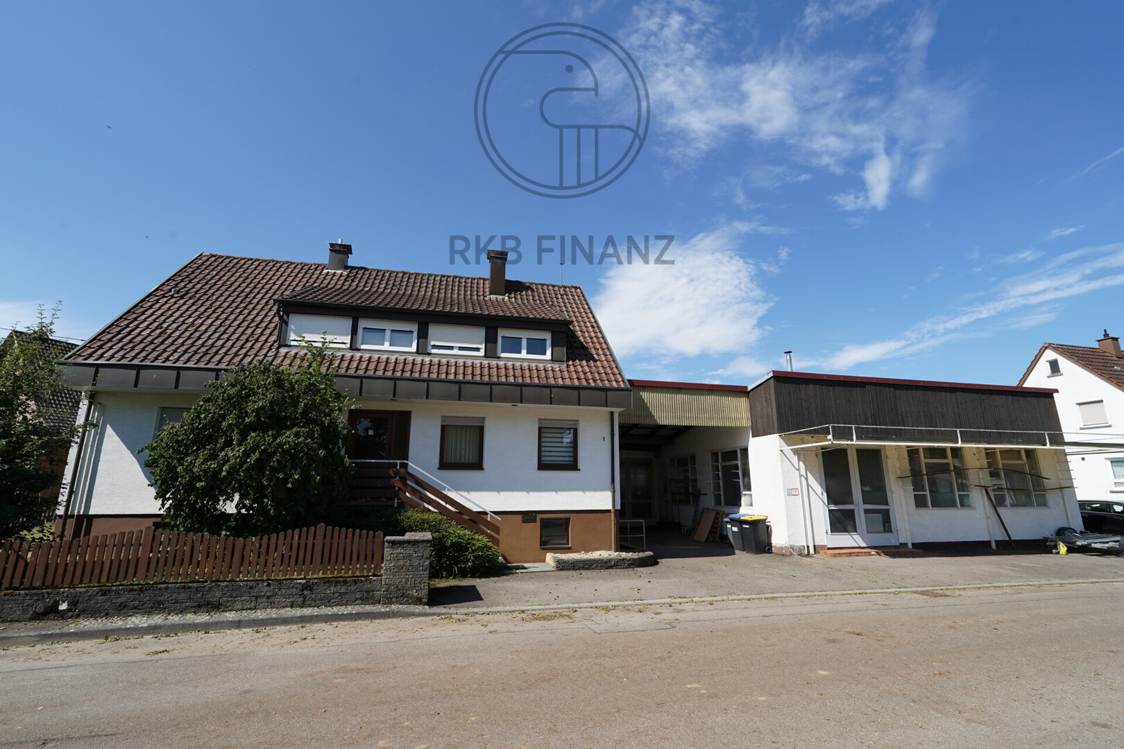 Wohnen & Arbeiten, Wohnhaus 143 m², Werkstatt + Lagerraum 272 m²