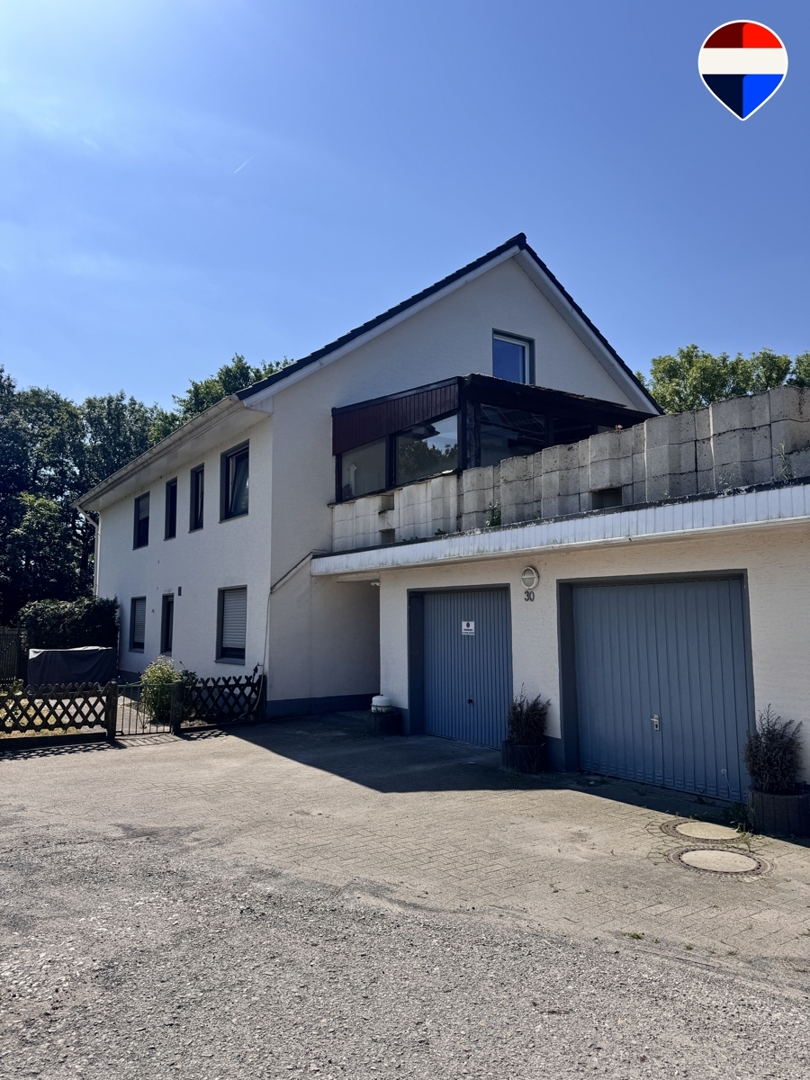 Renditestarkes Mehrfamilienhaus mit 4 Wohneinheiten und 3 Garagen in Top Lage von Borgholzhausen!