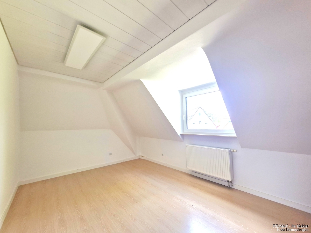 Charmante 3-Zimmer-Dachgeschosswohnung mit Einbauküche
