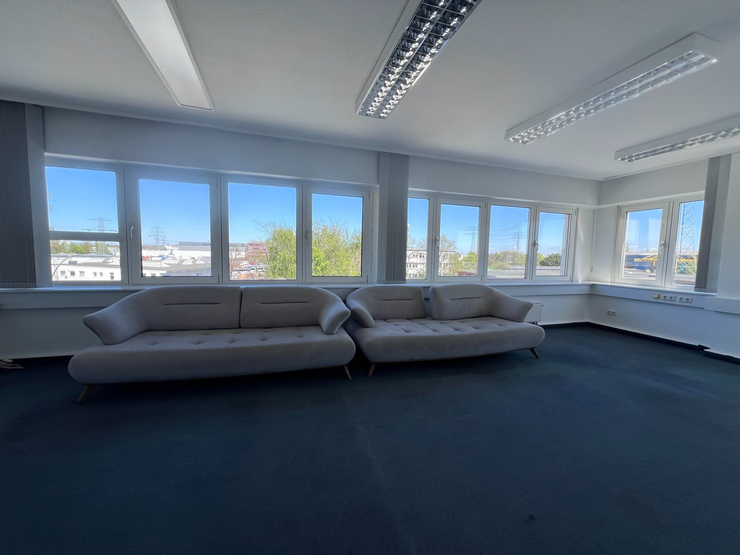 Bürofläche mit Einzel- und Großraumbüro auf ca. 191 m² im 3.OG in HH-Billbrook zu vermieten