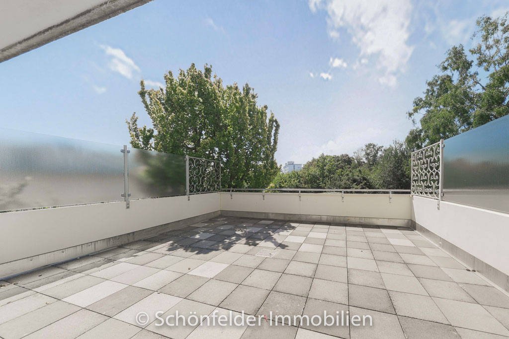 Helle Single-Wohnung mit traumhaft großer Balkon-Terrasse