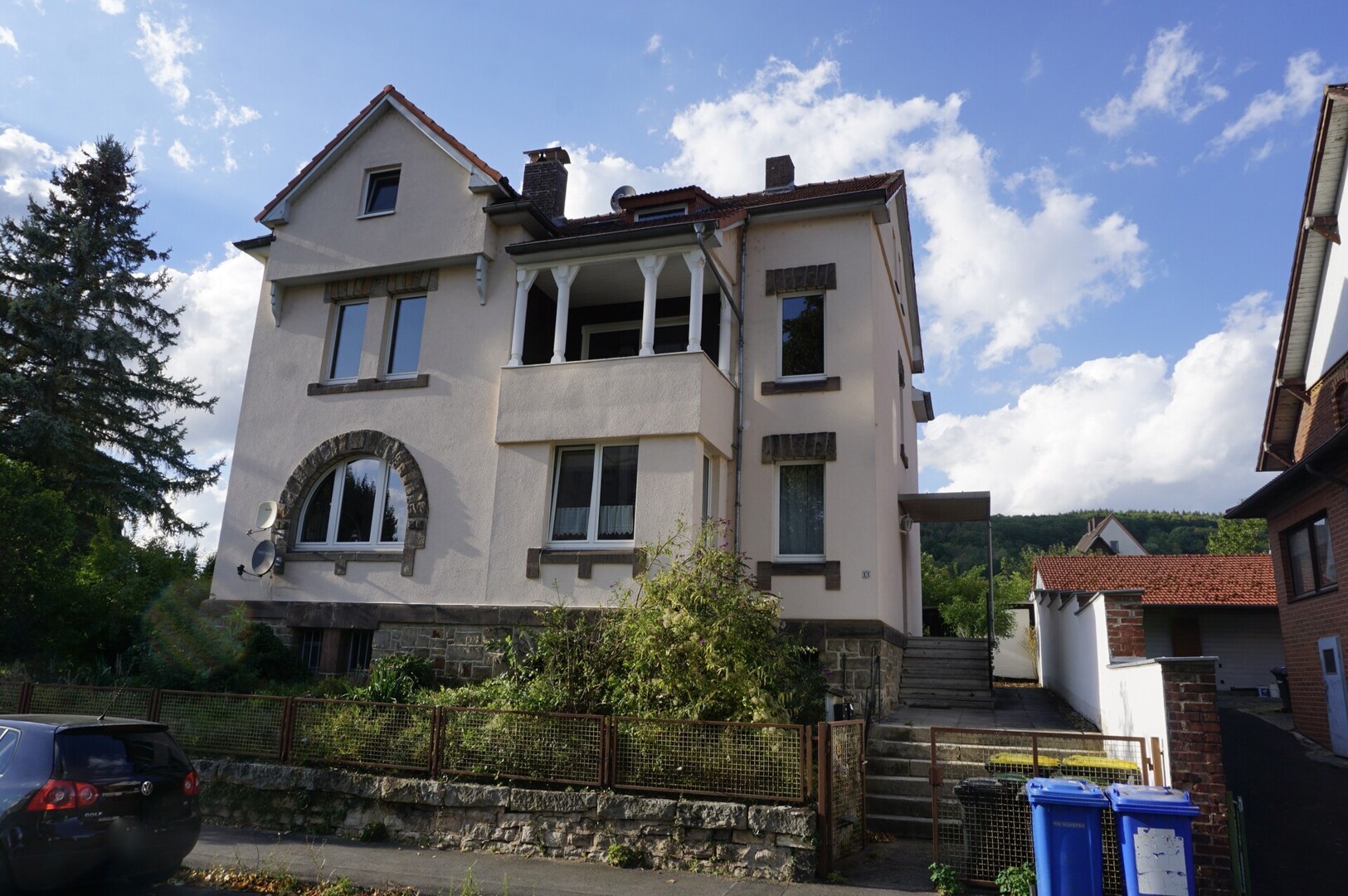 Zweifamilienhaus mit ausgebautem DG für mehrere Generationen in Morschen. Keine Käuferprovision!