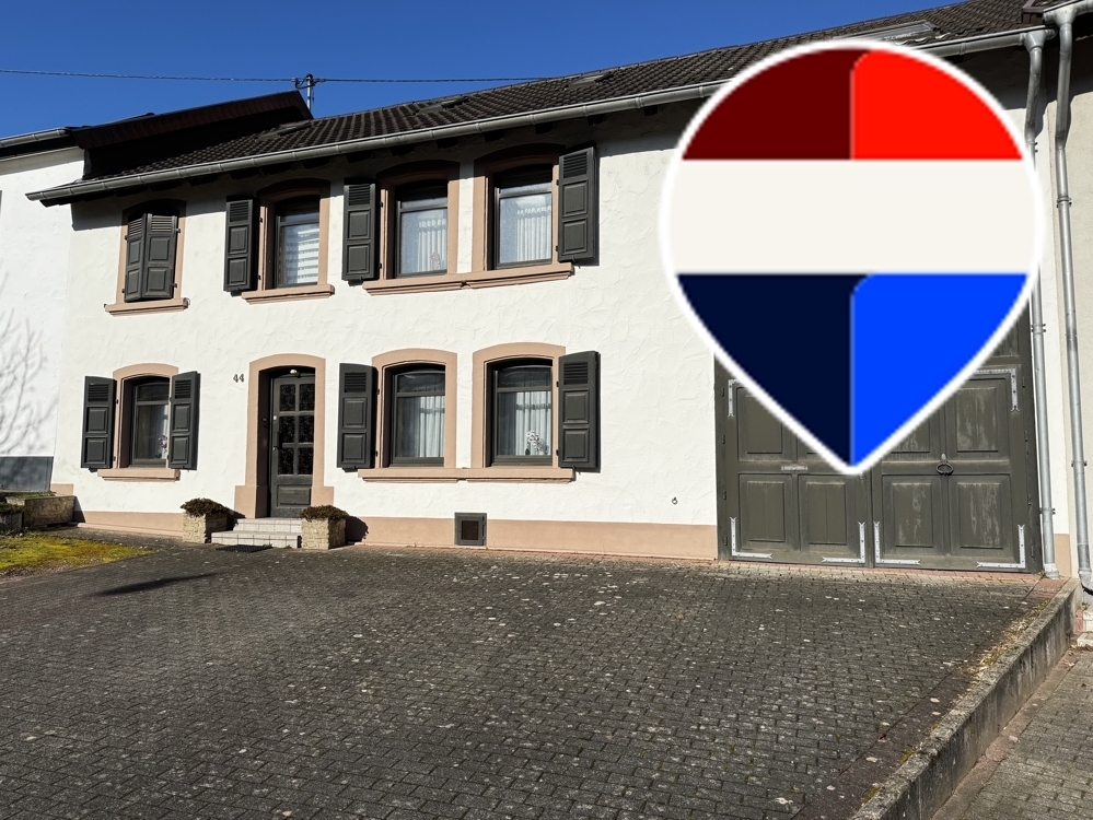 Saarlouis-Neuforweiler: Einfamilienhaus im Landhausstil mit Garage, Stellplätzen und großem Garten