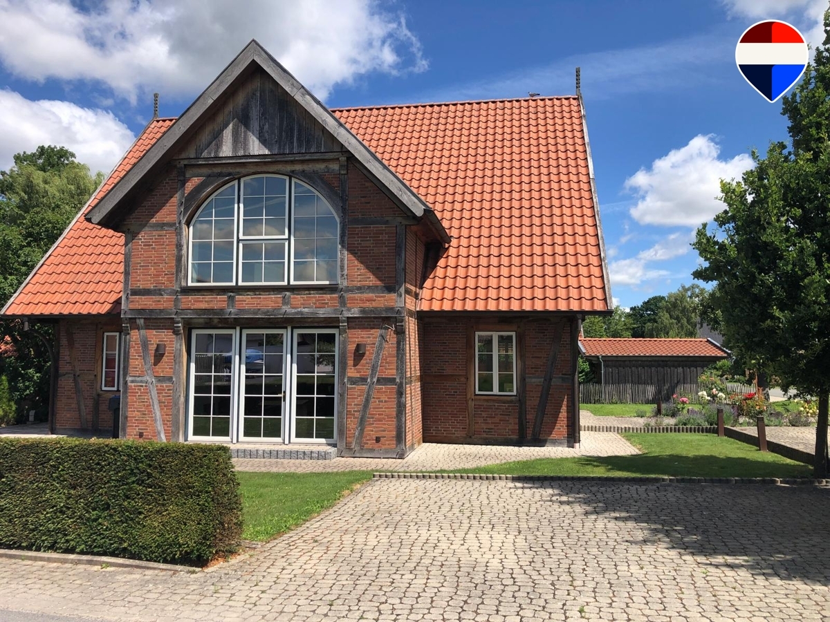 Eichenfachwerkhaus Baujahr 2016 mit  ca. 299 m² Wohnfläche zu Verkaufen
