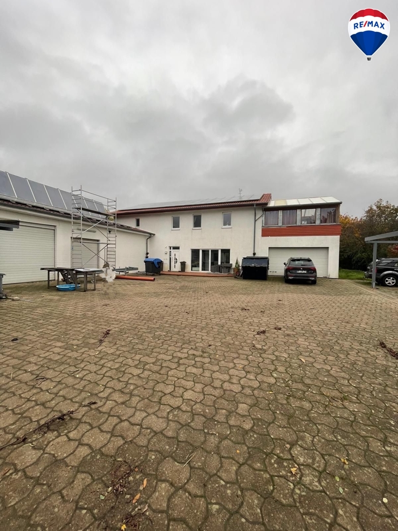 Für die Selbstständigen alles auf einem Platz Lager + Halle, Büro + Wohnung + Baugrundstück