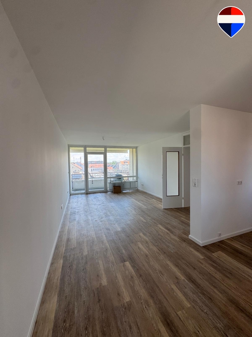 Sanierte 3-Zimmer-Eigentumswohnung  mit Aufzug, Balkon & Tiefgaragen Stellplatz!