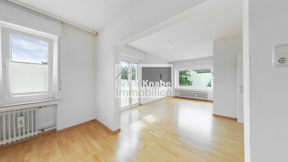 Zentral in Spenge: Wohnkomfort mit Kamin und Südbalkon!