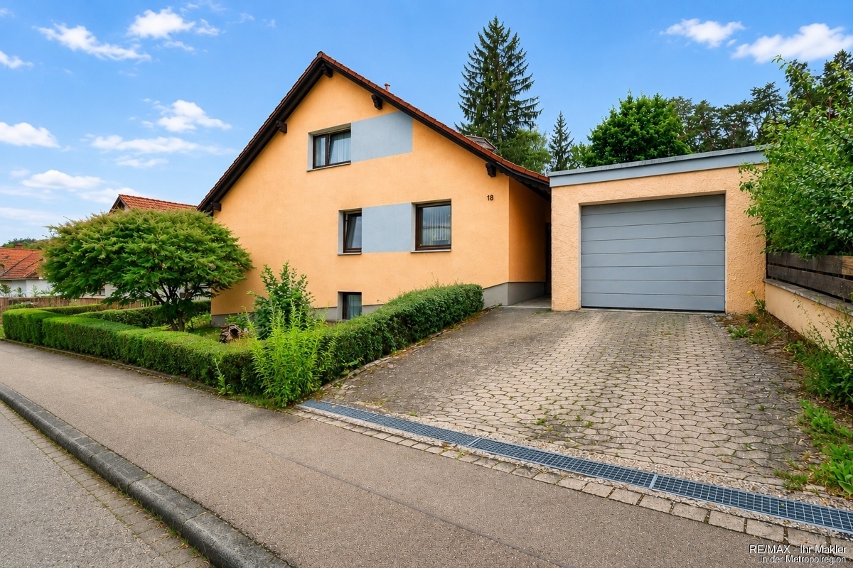 Open House am 20.09.2026 um 11 Uhr -  Gepflegtes Zweifamilienhaus  in ruhiger Waldrandlage