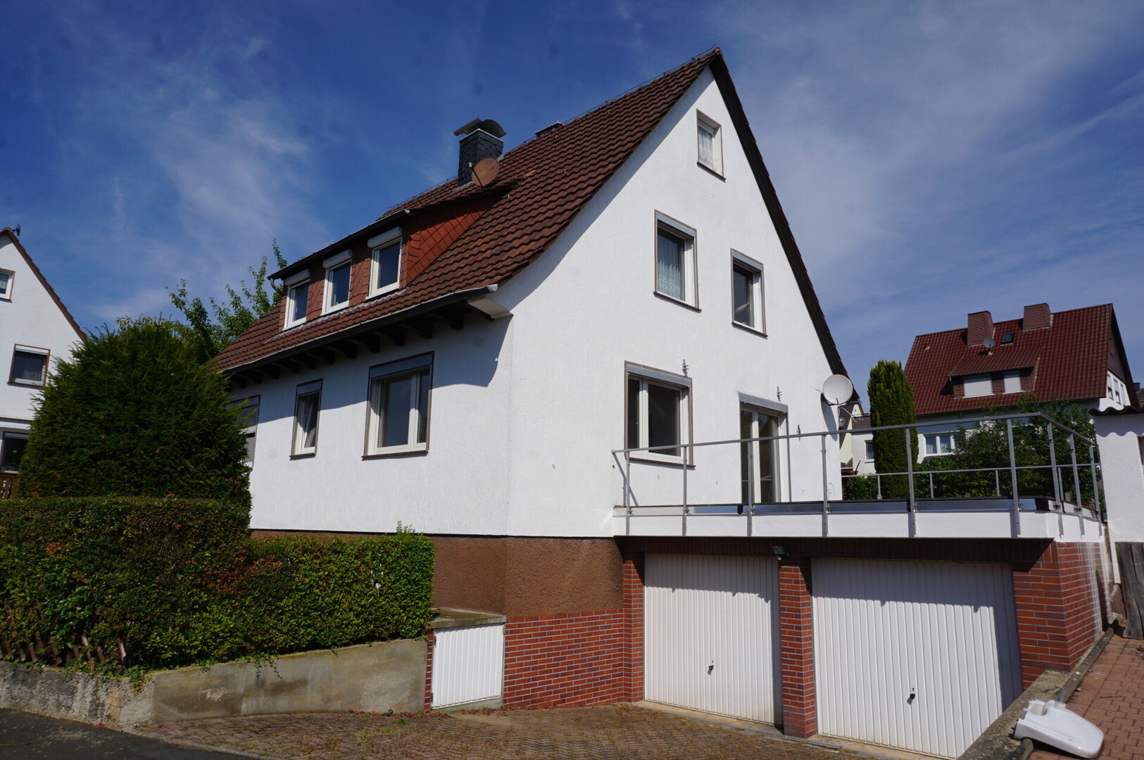 Ein-/Zweifamilienhaus in schöner Wohnlage von Felsberg. Keine Käuferprovision!