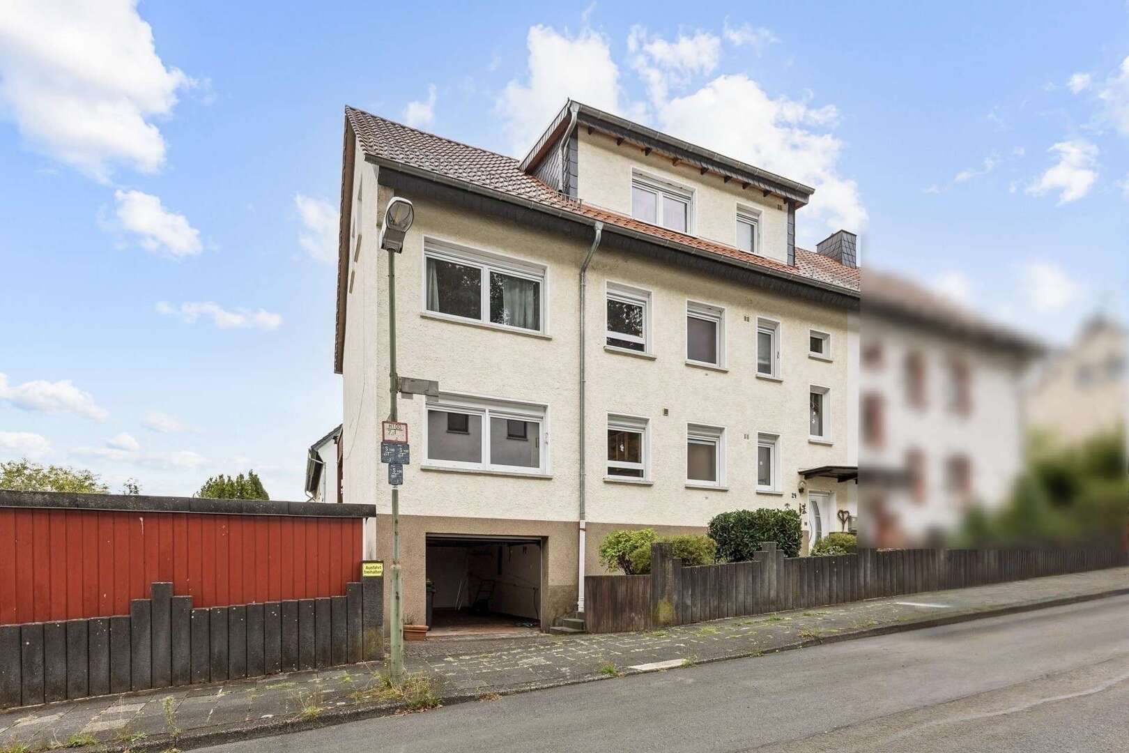 Ein Zuhause mit vielen Möglichkeiten – großzügiges Zweifamilienhaus mit Garten