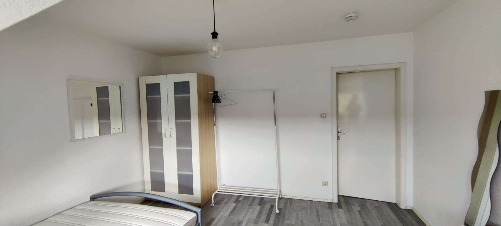 ca. 18 m² großes WG-Zimmer im Dachgeschoss
