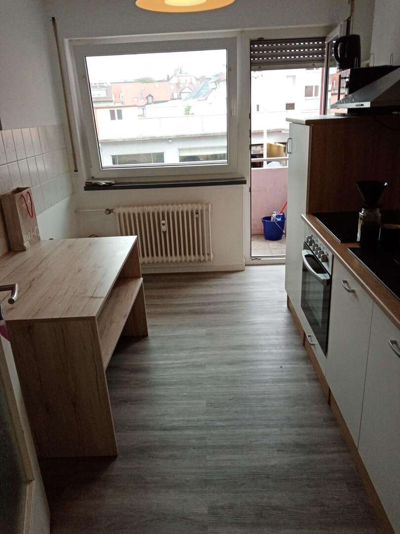 ca. 9 m² großes WG-Zimmer mit Balkon im 1. Obergeschoss
