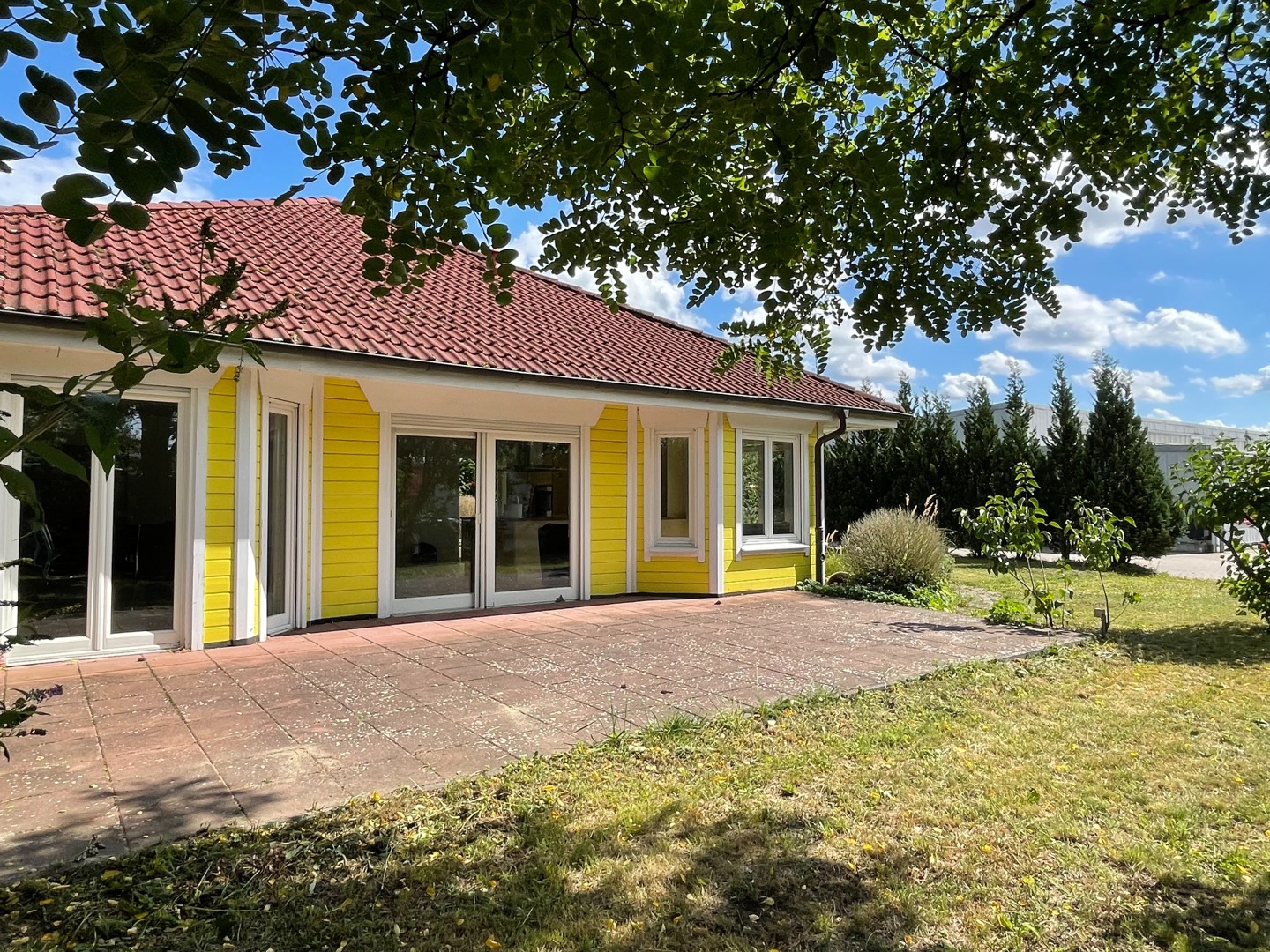 Wohnen & Arbeiten unter einem Dach – ca. 192 m² Wohn- und Geschäftshaus mit Garten in Schwarzenbek!