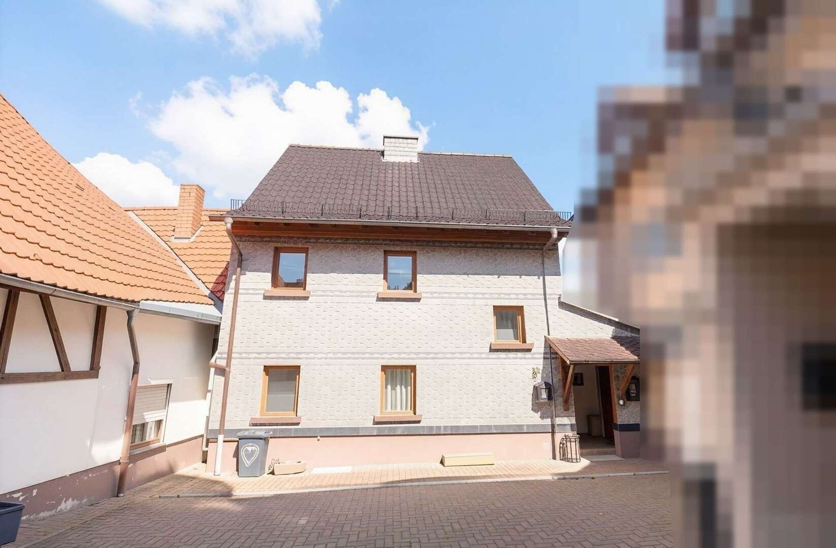 WRS Immobilien - käuferprovisionsfrei - Schotten - Einfamilienhaus mit Garten und Garage