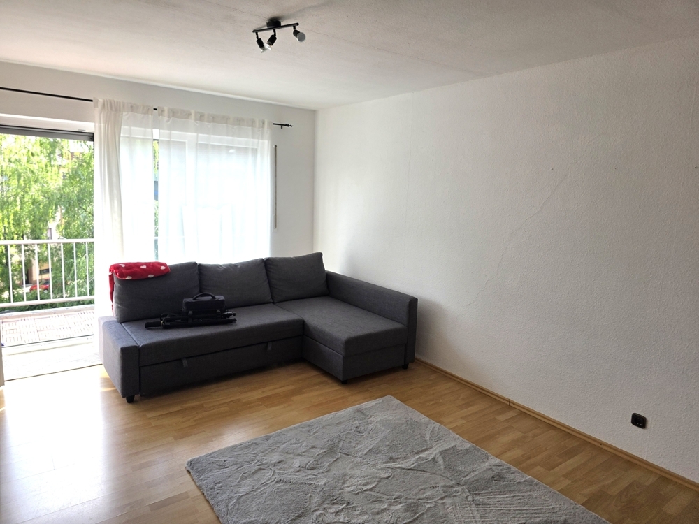 Saarbrücken-Malstatt: Gut geschnittene Wohnung mit 2 Zimmern, Küche, Bad, Balkon,  Garage
