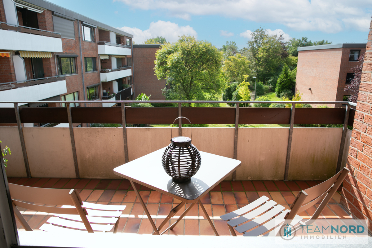 Ankommen und wohlfühlen: 3 Zimmer, Loggia & Garage mit Blick ins Grüne