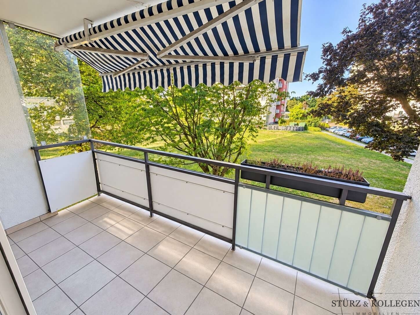 Sofort frei: 2-Zimmer-Wohnung mit Westbalkon & Aufzug
