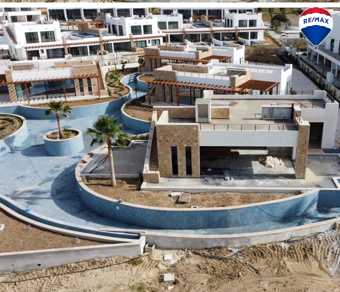 Moderne Luxus Villa mit 
Traumblick direkt aufs Meer