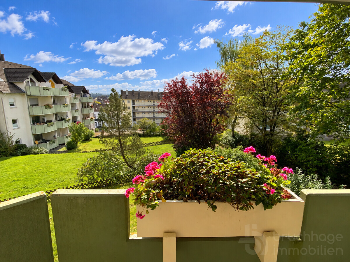 Wohnen mit Weitblick – charmante 3-Zimmer-Wohnung mit Sonnenbalkon & eigener Garage