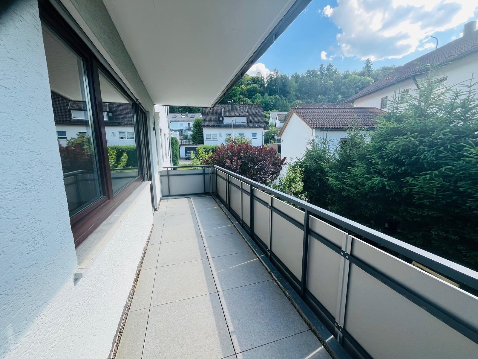Aidlingen: 2-ZW in idyllischer Wohnlage mit Balkon & Garage