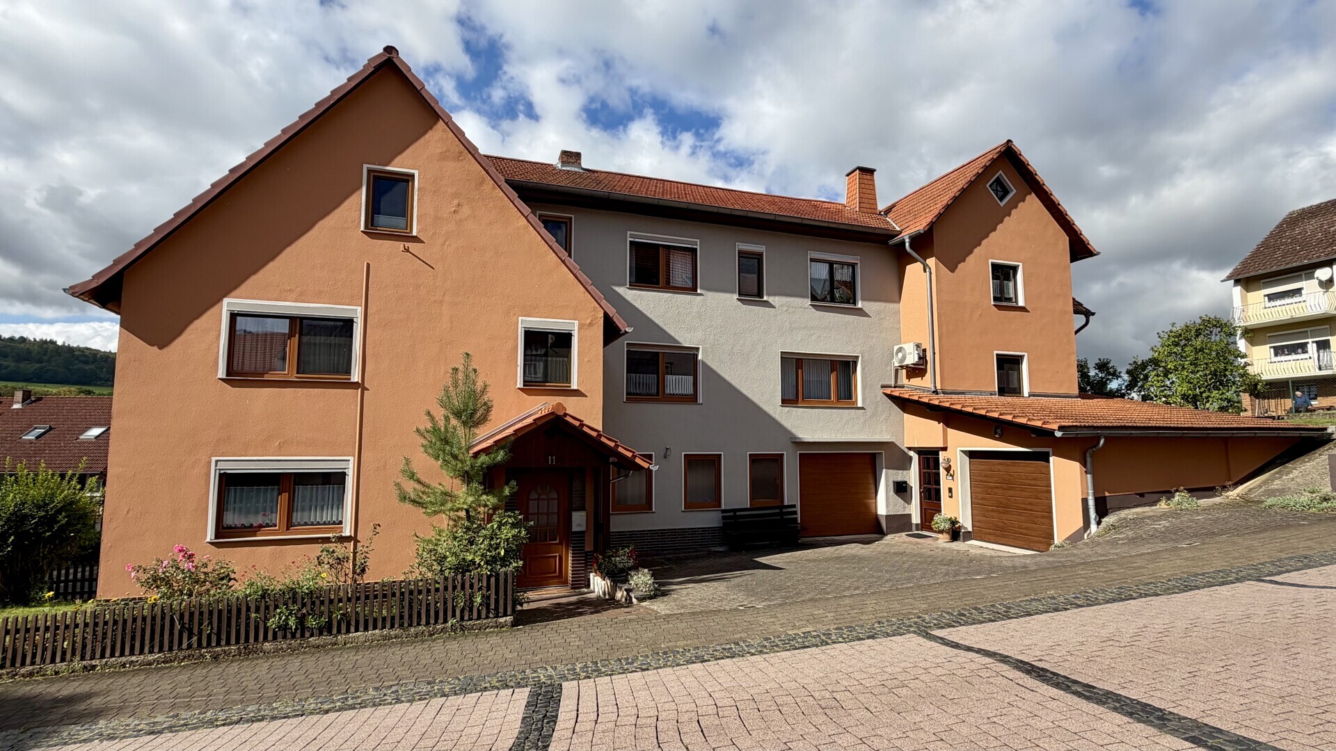 Gepflegtes Zweifamilienhaus in zentraler Lage von Körle zu verkaufen. Keine Käuferprovision!