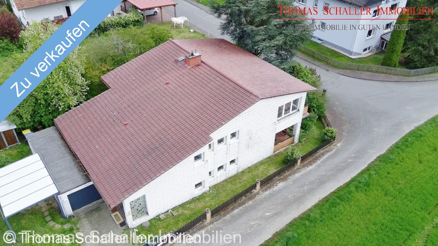 Ruheoase in Feldrandlage: Großzügiges Zweifamilienhaus mit Weitblick