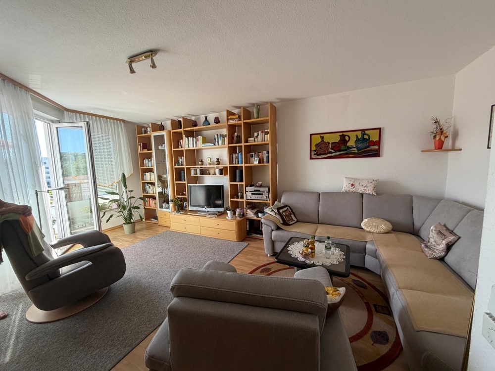 In ruhiger Lage mit guter Anbindung- langfristig vermietete Wohnung mit viel Potential - optional mit Tiefgaragen-Stellplatz