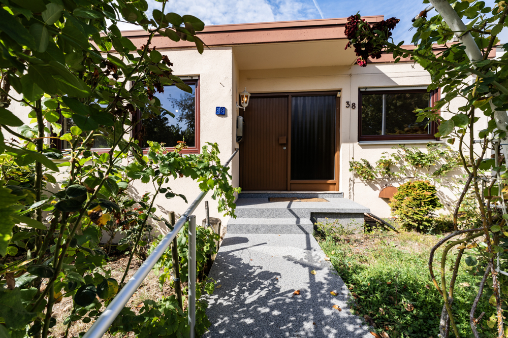 Moderner kleiner Bungalow: Attraktives Reihenendhaus in Bingen-Büdesheim