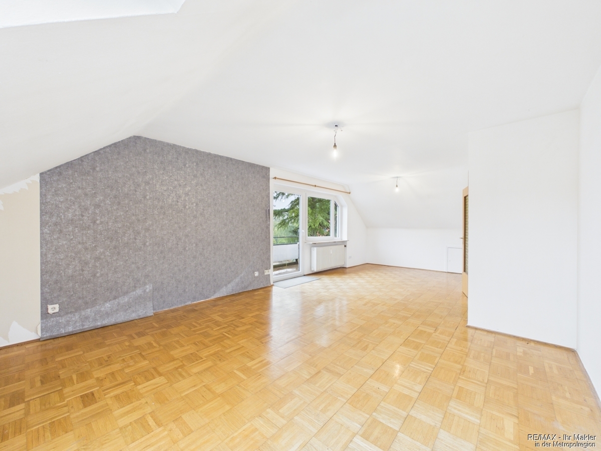 Dachgeschosswohnung mit Gartenanteil und gräumigen Hobbyraum