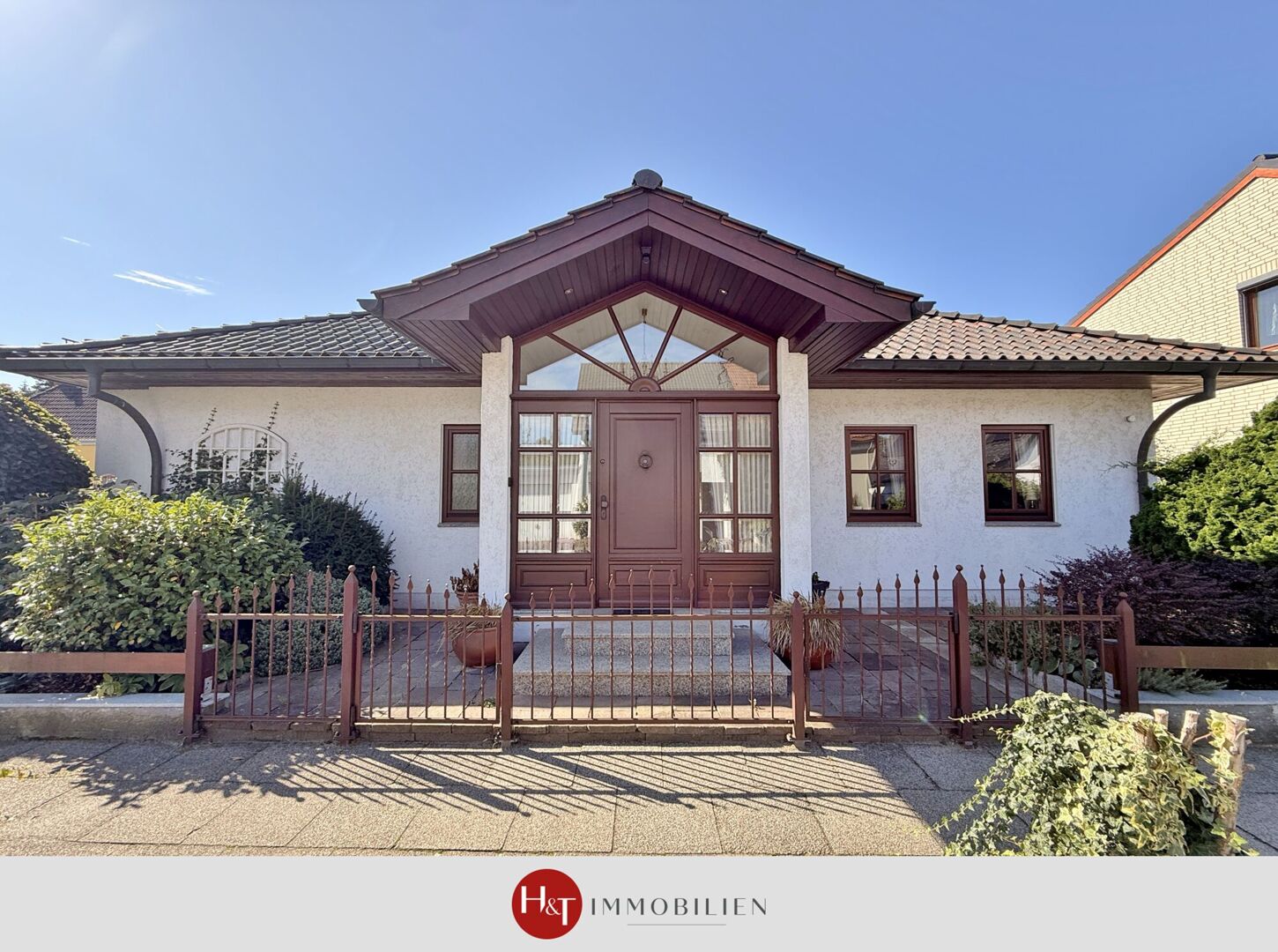 Altersgerechter Bungalow mit pflegeleichtem Garten und Garage!