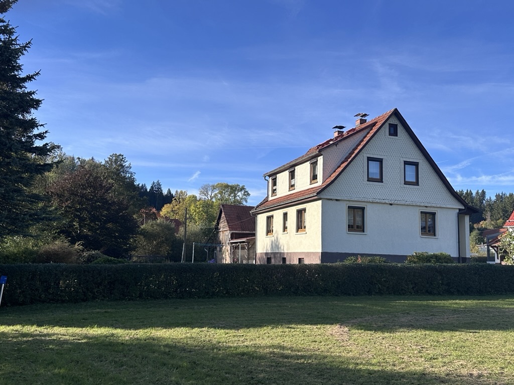 Ein Garten voller Kindheit – Ihr Familienzuhause in Schwarza